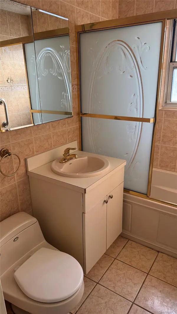 1013 Rottkamp ST ##1, Valley Stream, NY 11580