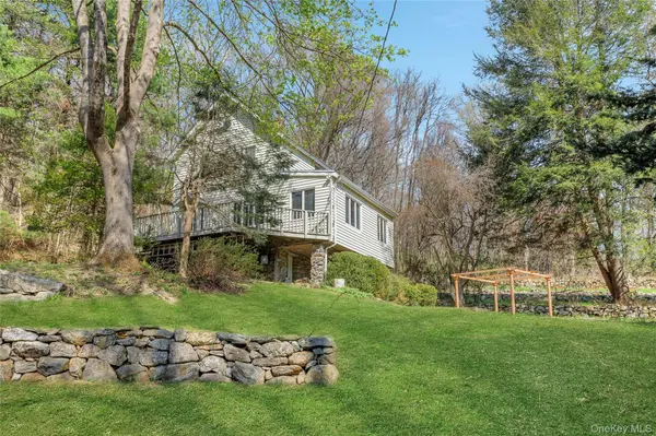 147 Stoneleigh AVE, Carmel, NY 10512