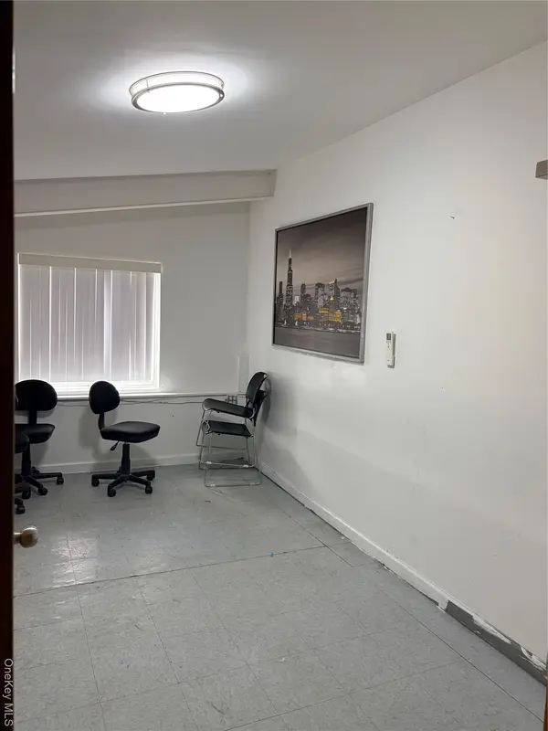 4311 36th ST, Long Island City, NY 11101