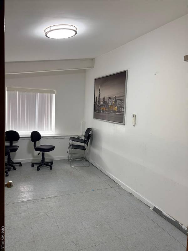 4311 36th ST, Long Island City, NY 11101