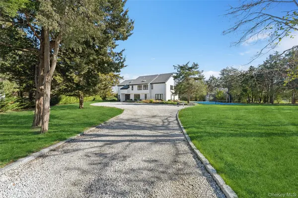 32 Tanners Neck LN, Westhampton, NY 11977