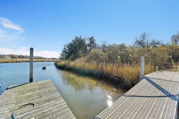 32 Tanners Neck LN, Westhampton, NY 11977