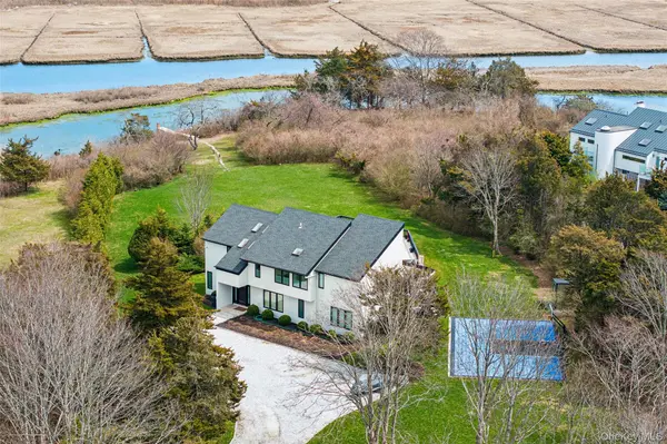 32 Tanners Neck LN, Westhampton, NY 11977