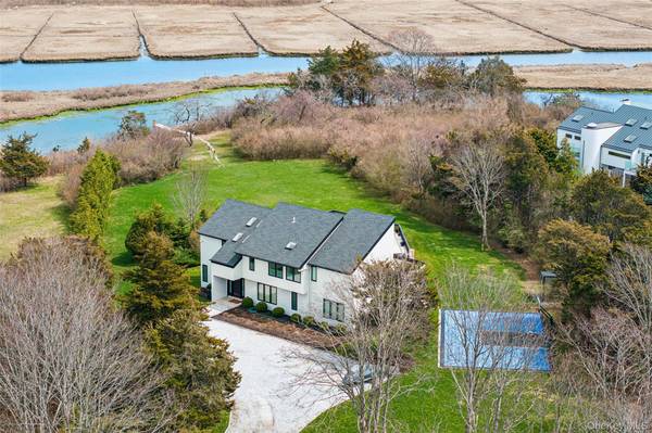 32 Tanners Neck LN, Westhampton, NY 11977