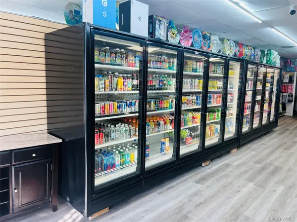 26 Broadway, Massapequa, NY 11758