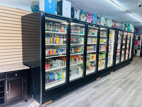 26 Broadway, Massapequa, NY 11758