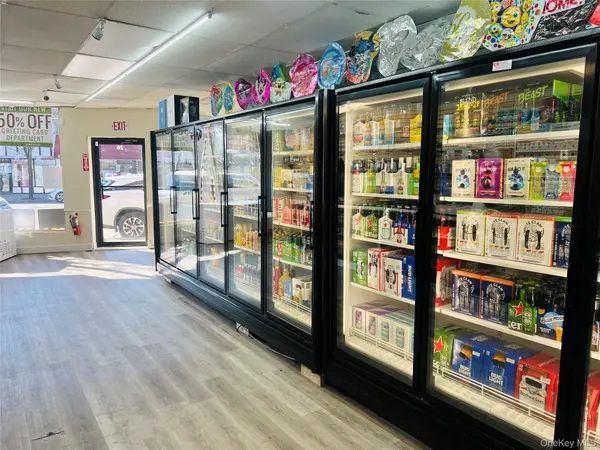26 Broadway, Massapequa, NY 11758