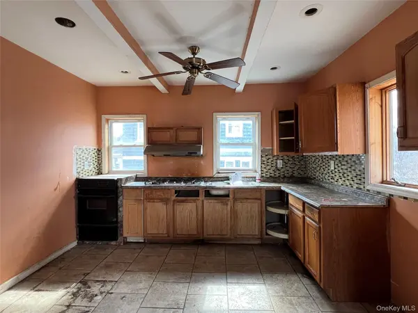 8 Grant ST, Middletown, NY 10940
