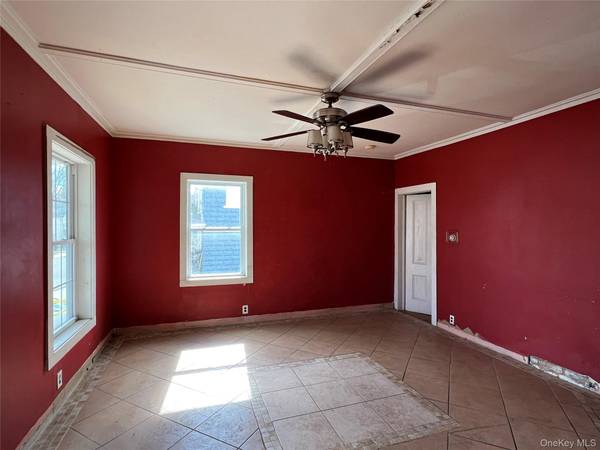 8 Grant ST, Middletown, NY 10940