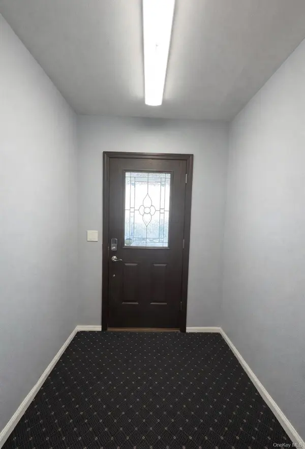72-15 73 ST, Glendale, NY 11385