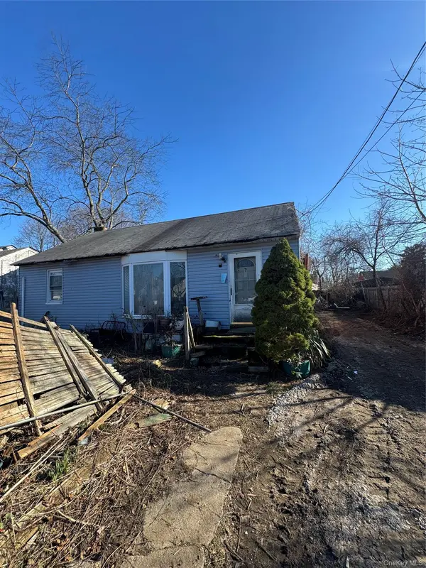 74 Davidson ST, Wyandanch, NY 11798