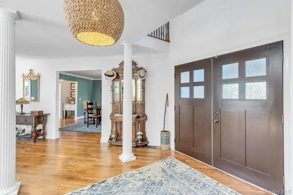 25 Lighthouse RD, Southold, NY 11971