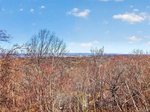 15-16 Hideaway PL, Beacon, NY 12508