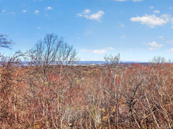 15-16 Hideaway PL, Beacon, NY 12508