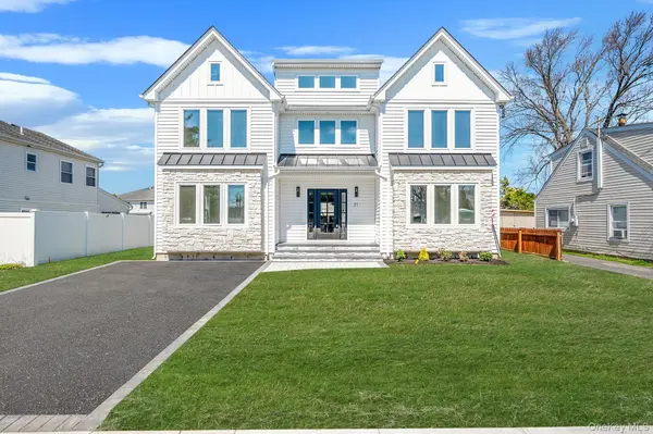 31 Libby AVE, Hicksville, NY 11801