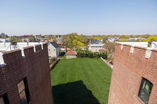 910 Dinsmore AVE, Far Rockaway, NY 11691