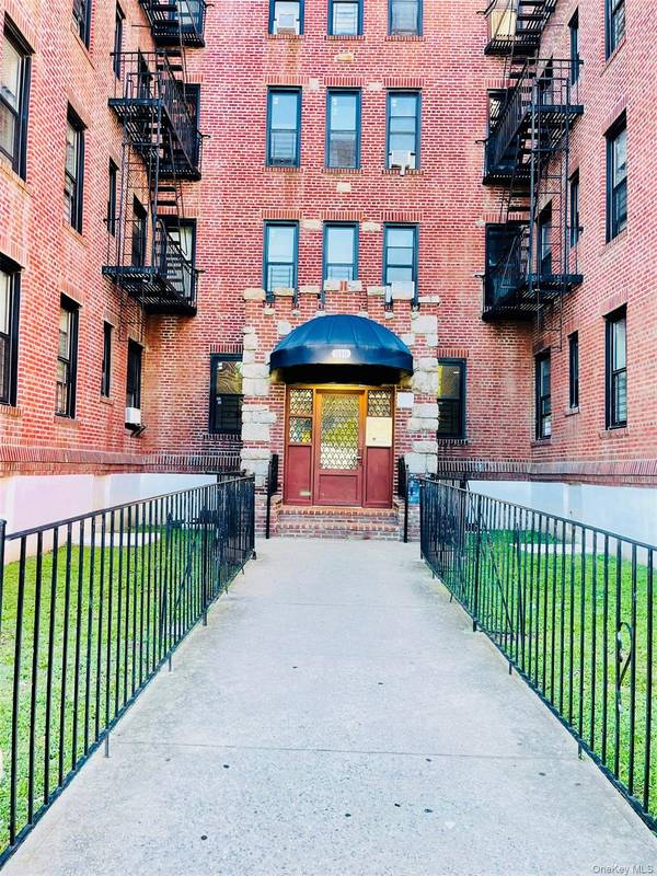910 Dinsmore AVE, Far Rockaway, NY 11691