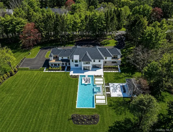 30 Evans DR, Brookville, NY 11545