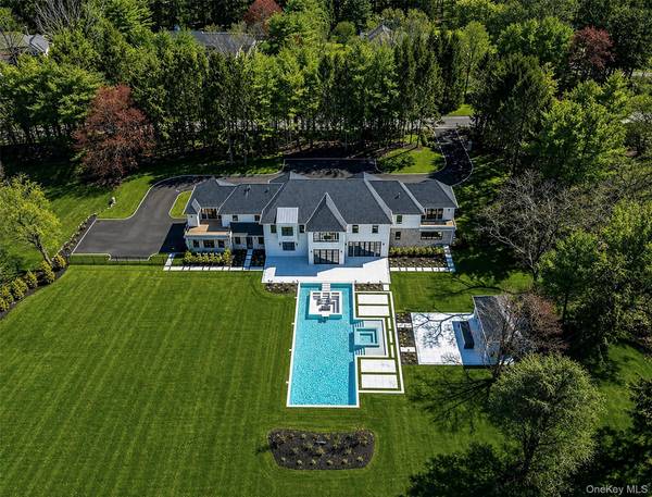 30 Evans DR, Brookville, NY 11545