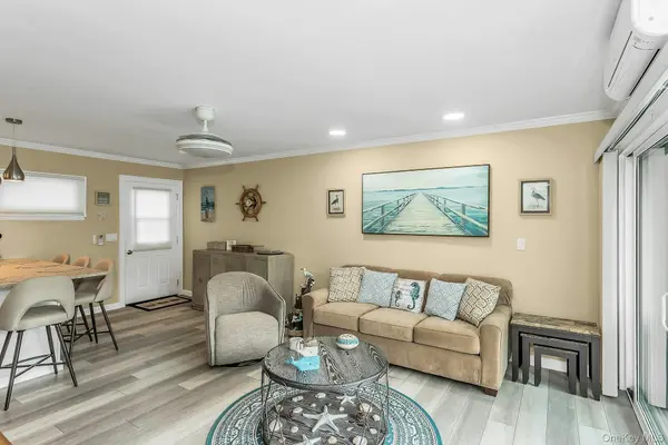 281 Dune RD #18a, Westhampton Beach, NY 11978