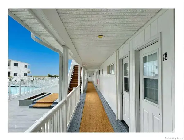 281 Dune RD #18a, Westhampton Beach, NY 11978