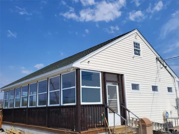 93 Riviera DR, Mastic Beach, NY 11951