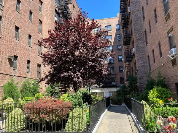 132-35 Sanford AVE #613, Flushing, NY 11355