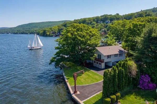 46 W Cove RD, Greenwood Lake, NY 10925