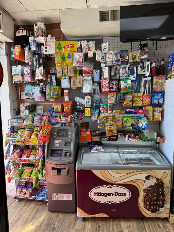 Bay Shore, NY 11706