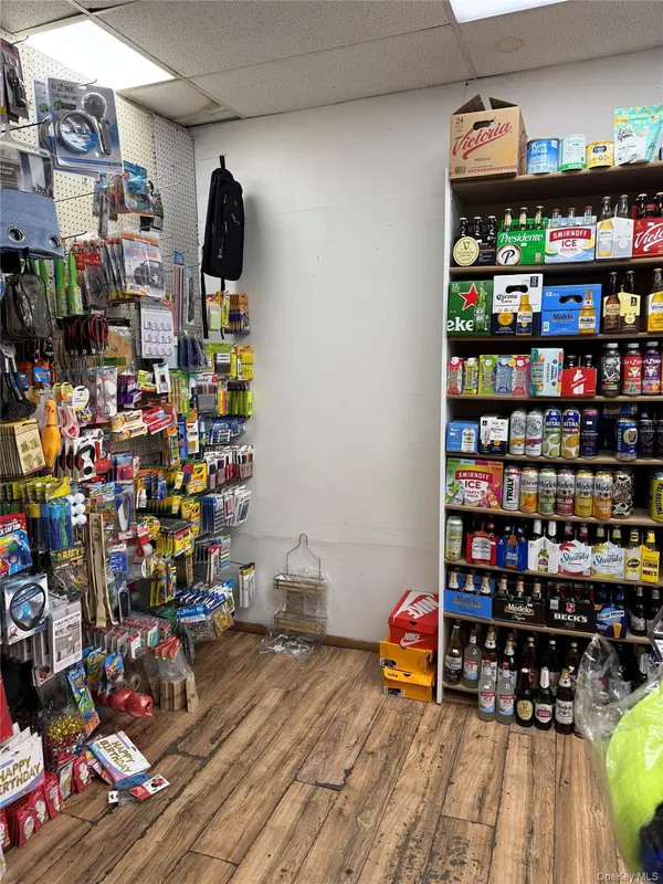 Address not disclosed, Bay Shore, NY 11706