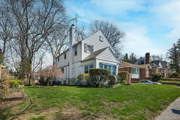 8145 Utopia Pkwy, Jamaica Estates, NY 11432