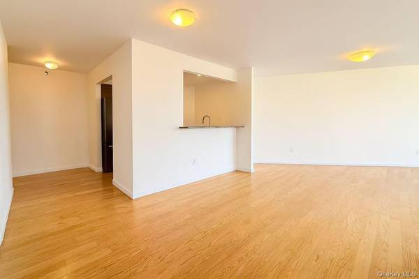 6070 Woodhaven BLVD #4E, Elmhurst, NY 11373