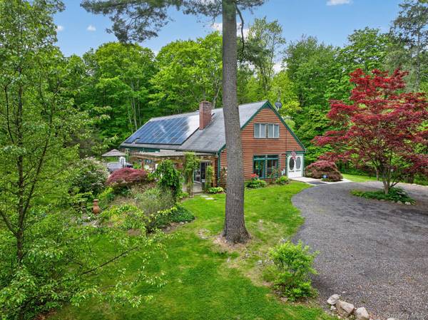 101 Tuytenbridge RD, Lake Katrine, NY 12449