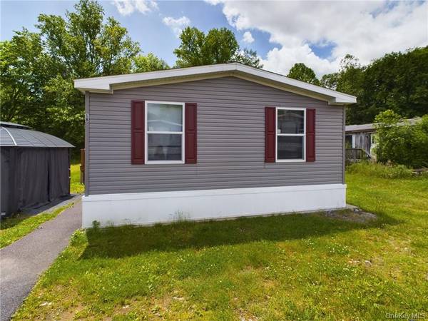 18 Shore LN, Burlingham, NY 12722