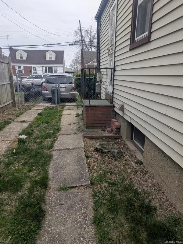 101 Ruxton ST, Uniondale, NY 11553