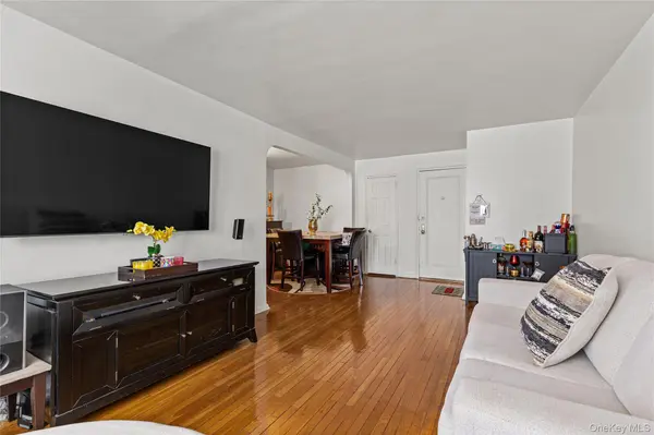 3239 Barker AVE #2J, Bronx, NY 10467