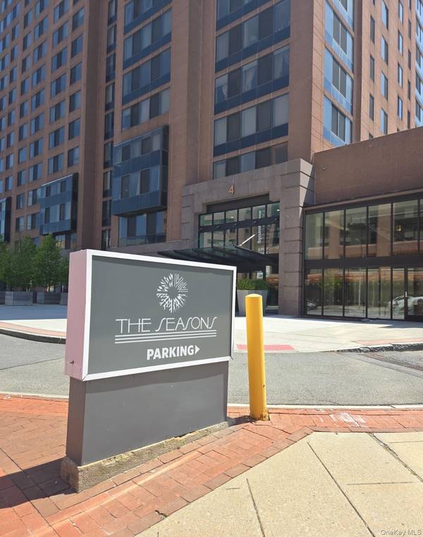 4 Martine AVE #1501, White Plains, NY 10606