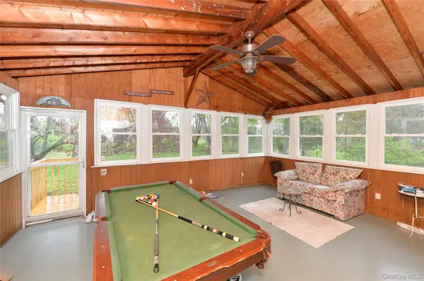 14 Lynmore AVE, Salisbury Mills, NY 12577