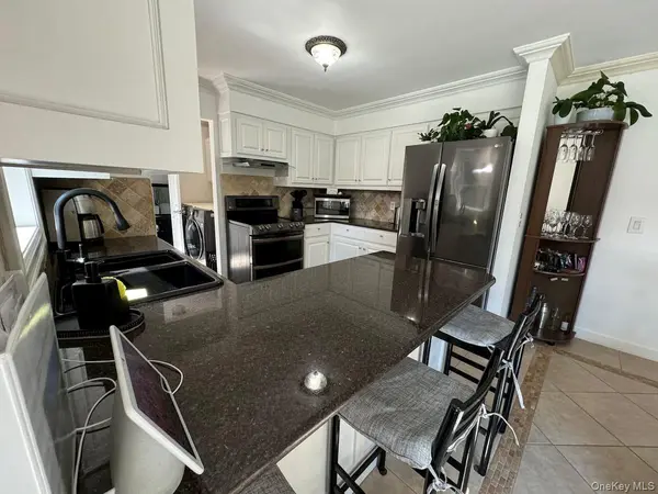 45 Bellows TER #B, Hampton Bays, NY 11946