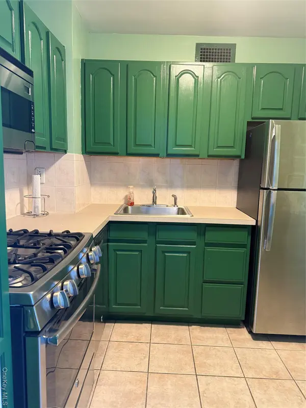 61-20 Grand Central Pkwy, Forest Hills, NY 11375