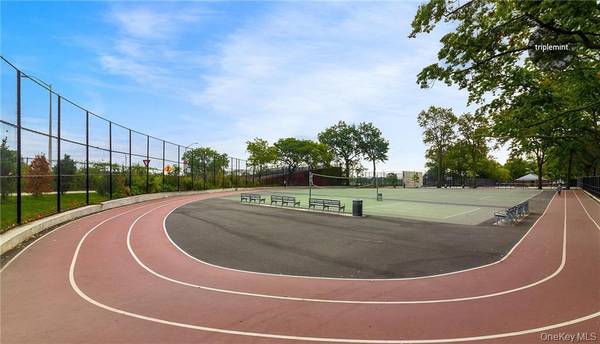 61-20 Grand Central Pkwy, Forest Hills, NY 11375