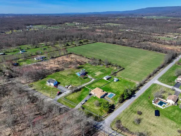 5 Stokes LN, Gardiner, NY 12525