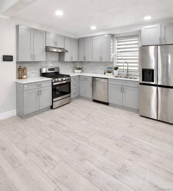 203 WASHINGTON AVE, Cedarhurst, NY 11516