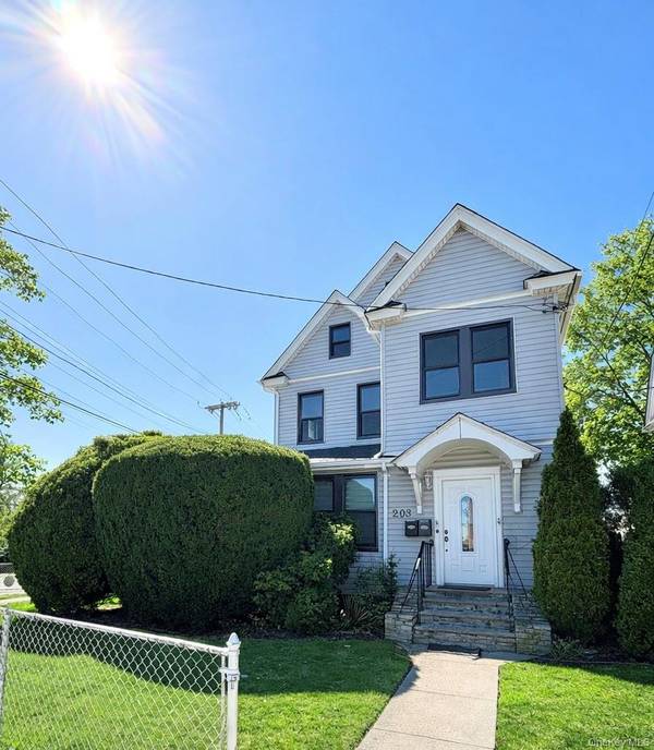 203 WASHINGTON AVE, Cedarhurst, NY 11516