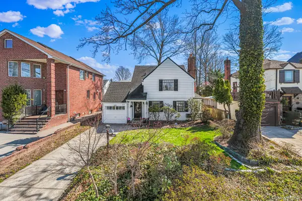 85-25 213th ST, Hollis Hills, NY 11427