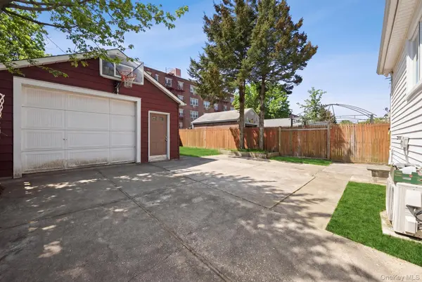 38 Fordham ST, Williston Park, NY 11596
