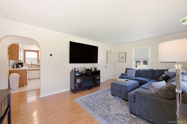 1155 Delmar AVE, Franklin Square, NY 11010