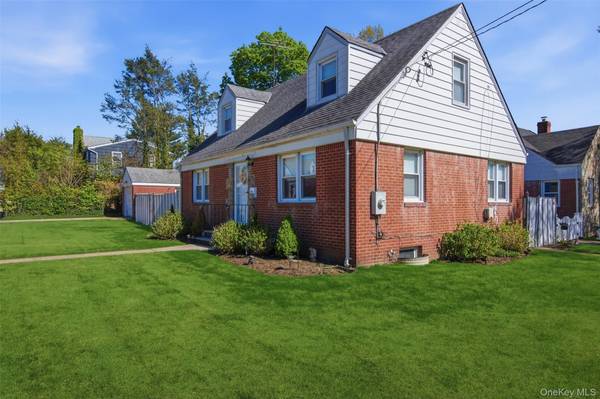 1155 Delmar AVE, Franklin Square, NY 11010