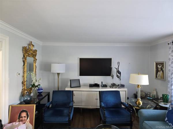 3 Sussex CT #413, Suffern, NY 10901