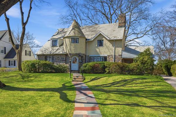5 Seymour PL, White Plains, NY 10605